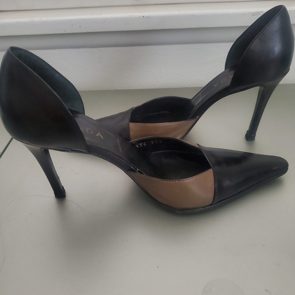 ESCADA POINTED TOE HEELA